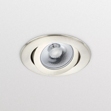 Philips LED-Leuchte RS151B Frontansicht mit warmweißem Licht